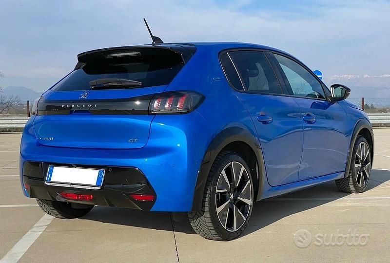 Usata Peugeot e-208 100 kW (136 CV) 2020 Utilitaria