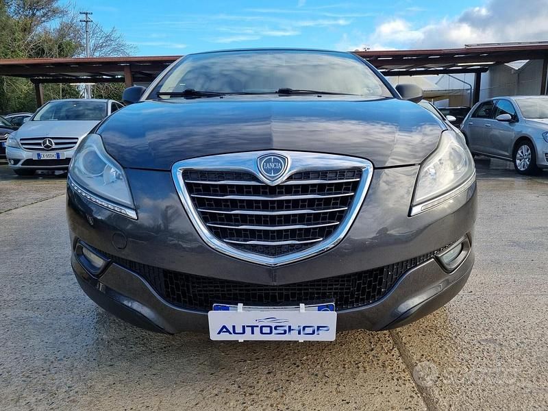 Usata Lancia Delta 105 CV (77 kW) 2012 Grigio Utilitaria