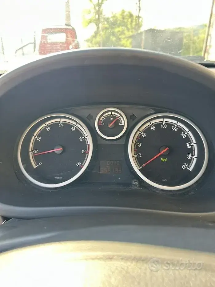 Usata Opel Corsa 80 CV (58 kW) 2007 Giallo Utilitaria