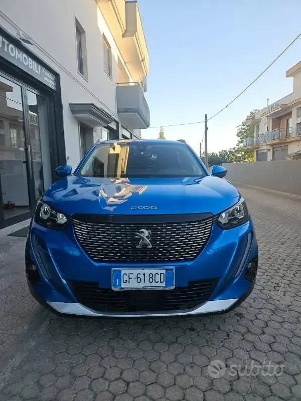 Usata Peugeot 2008 Allure 131 CV (96 kW) 2021 Blu/azzurro SUV