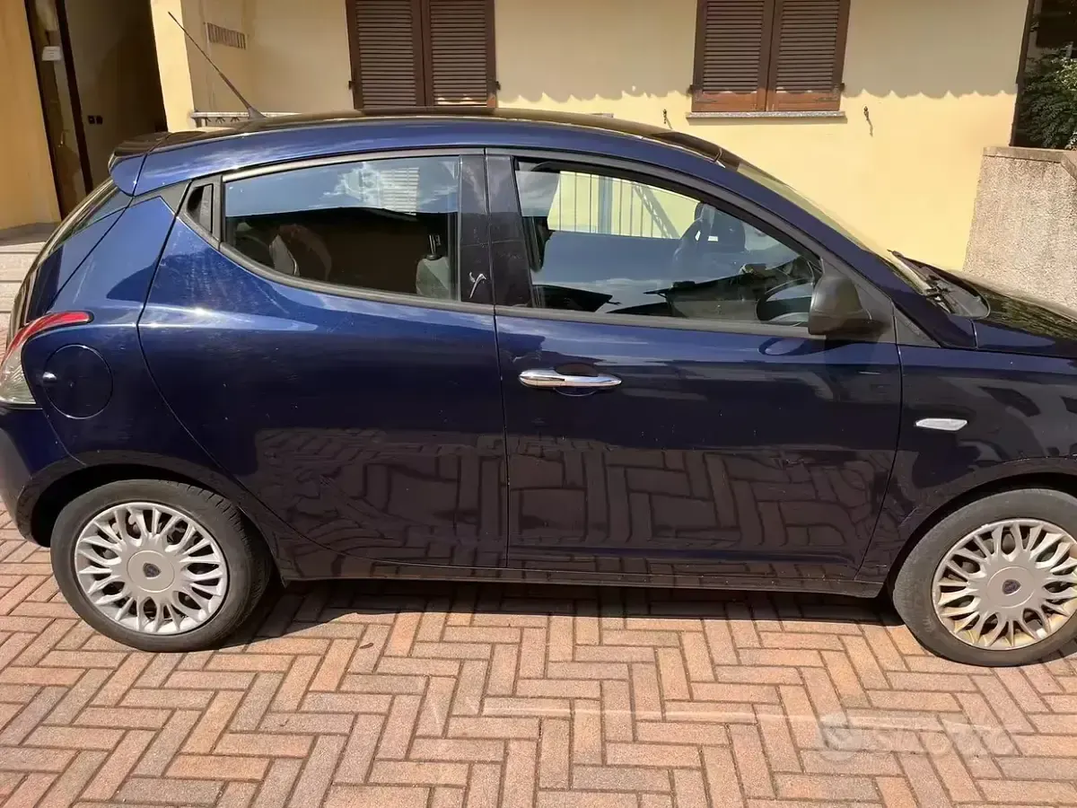 Usata Lancia Ypsilon 69 CV (50 kW) 2016 Bluazzurro Utilitaria