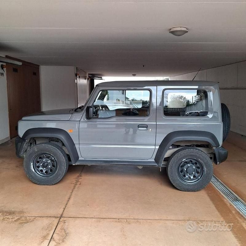 Usata Suzuki Jimny 102 CV (75 kW) 2020 Grigio SUV