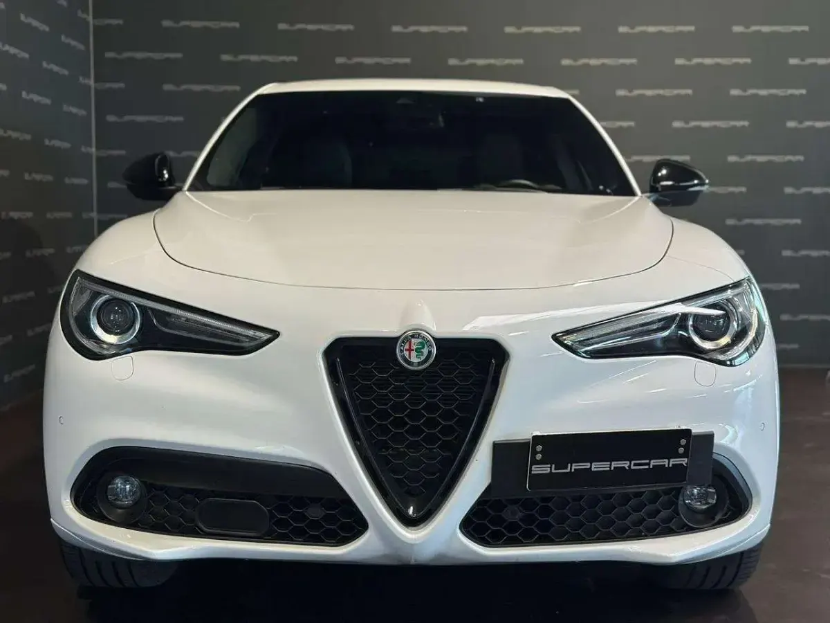 Usata Alfa Romeo Stelvio Veloce 209 CV (153 kW) 2023 Bianco SUV