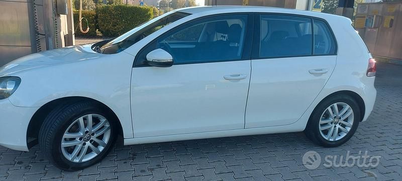 Usata VW Golf VI Highline 105 CV (77 kW) 2011 Bianco Utilitaria