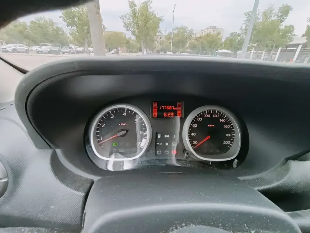 Usata Dacia Duster Lauréate 105 CV (77 kW) 2013 Bianco SUV