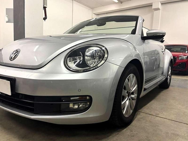 Usata VW Beetle Cabriolet Design 105 CV (77 kW) 2013 Grigio Cabrio