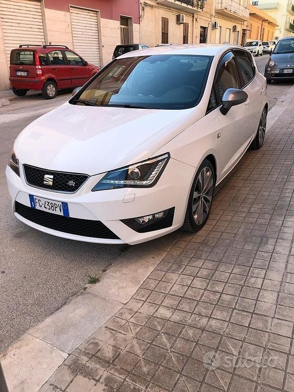 Bianco Usata 2017 Seat Ibiza Tre volumi | 11.000 € (Molto cara) - Immagine 1/4