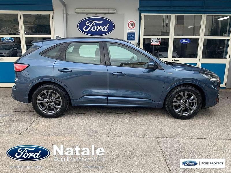 Usata Ford Kuga ST-Line 120 CV (88 kW) 2021 Blue metallic SUV
