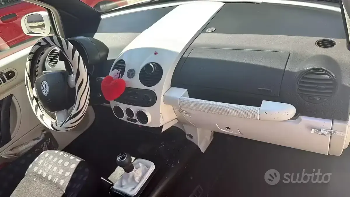 Usata VW New Beetle 90 CV (66 kW) 2000 Bianco Utilitaria