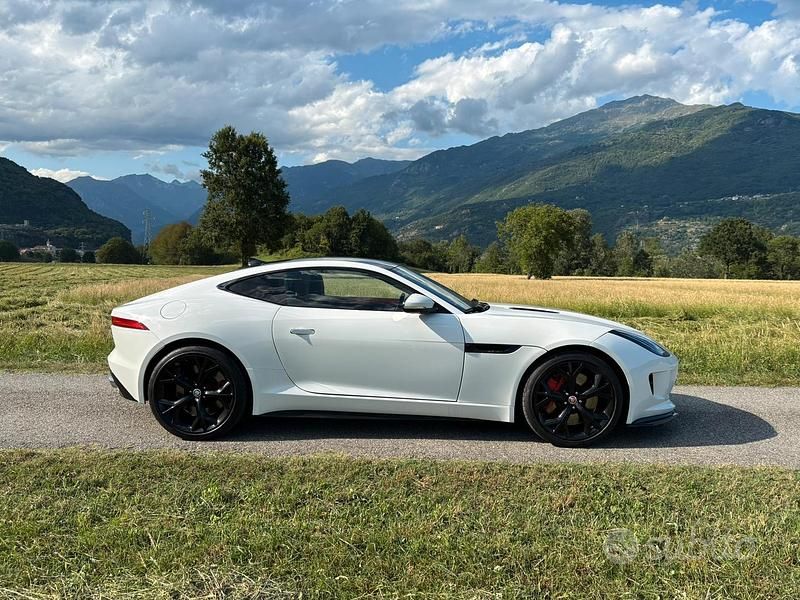 Usata Jaguar F-Type R 550 CV (404 kW) 2015 Bianco Coupé