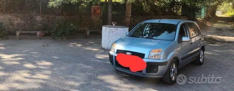 Usata 2006 Ford Fusion Station wagon | 2200 € (Cara) - Immagine 1/4