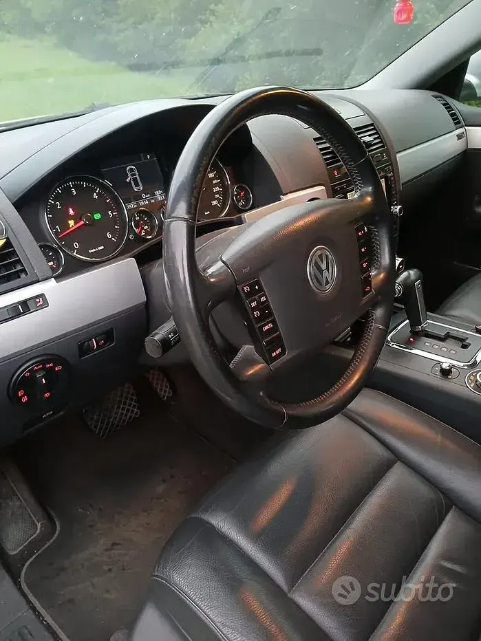 Usata VW Touareg 240 CV (176 kW) 2008 Grigio SUV