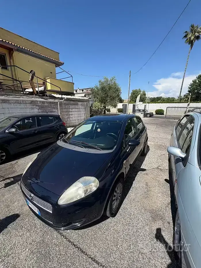 Usata Fiat Grande Punto Dynamic 69 CV (50 kW) 2009 Blu Utilitaria