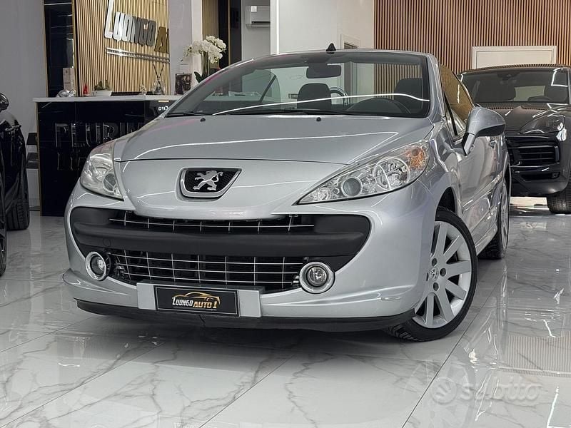 Usata Peugeot 207 CC Roland Garros 120 CV (88 kW) 2008 Grigio Cabrio