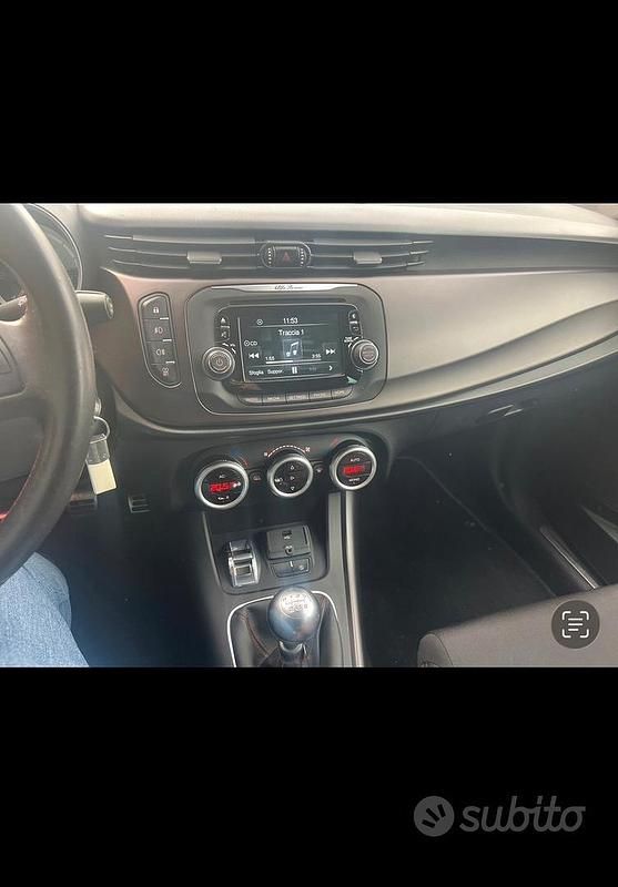 Usata Alfa Romeo Giulietta Distinctive 150 CV (110 kW) 2014 Bianco Utilitaria