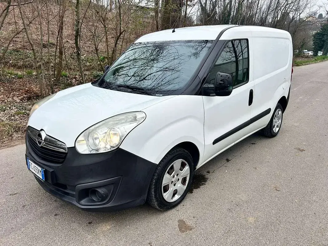 Usata Opel Combo 90 CV (66 kW) 2016 Monovolume