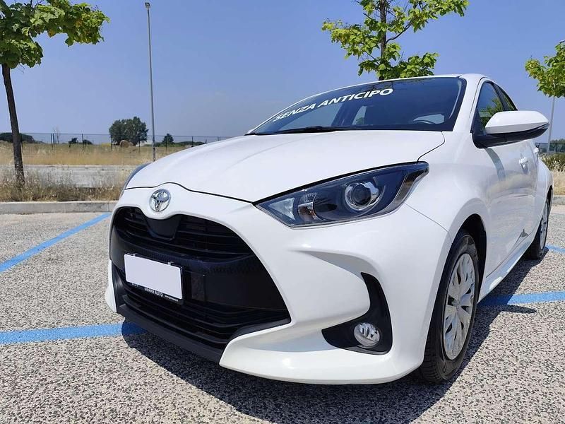 Usata Toyota Yaris Active 72 CV (52 kW) 2023 Bianco Berlina