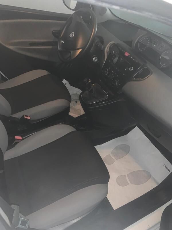 Usata Lancia Ypsilon Gold 85 CV (62 kW) 2013 Bianco Utilitaria