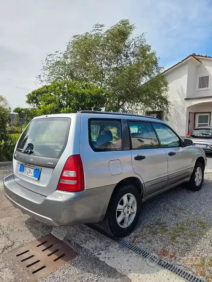 Usata Subaru Forester 2001 Grigio SUV