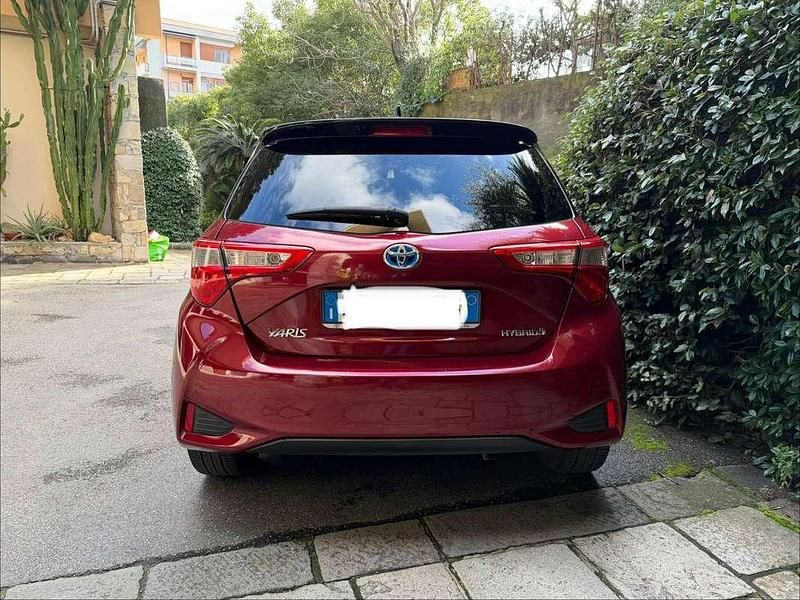 Usata Toyota Yaris Hybrid Style 73 CV (53 kW) 2018 Rosso Berlina