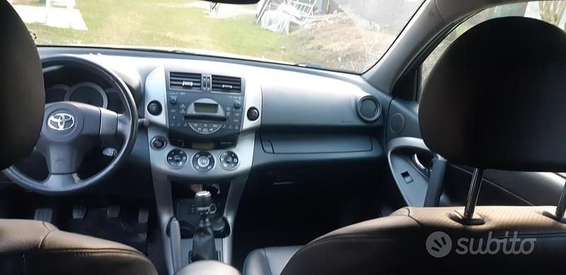 Usata Toyota RAV4 136 CV (100 kW) 2008 Grigio SUV