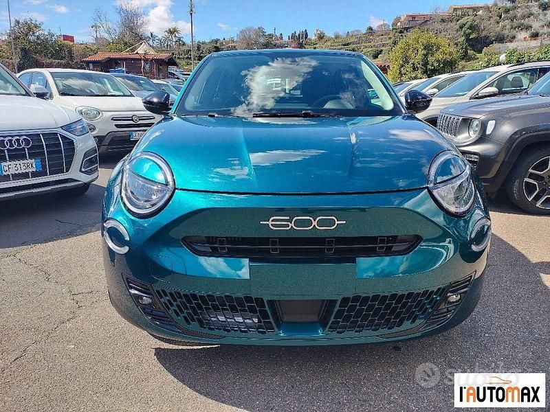 Nuova Fiat 600 Business 110 CV (80 kW) 2025 Verde SUV