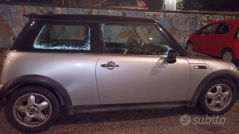 Begagnad Mini One D 75 HK (55 kW) 2003 Grå Halvkombi