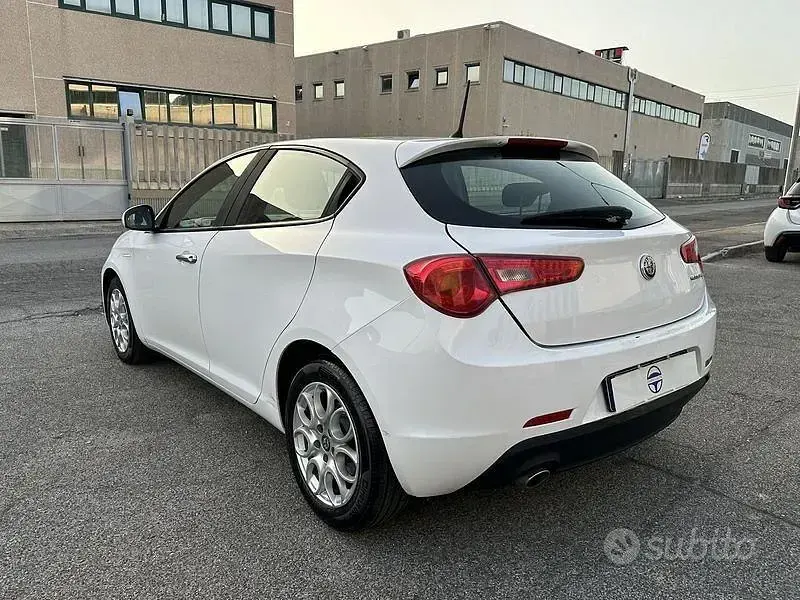 Usata Alfa Romeo Giulietta Super 120 CV (88 kW) 2016 Bianco Utilitaria