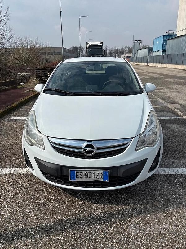 Usata Opel Corsa Sport 86 CV (63 kW) 2013 Bianco Utilitaria