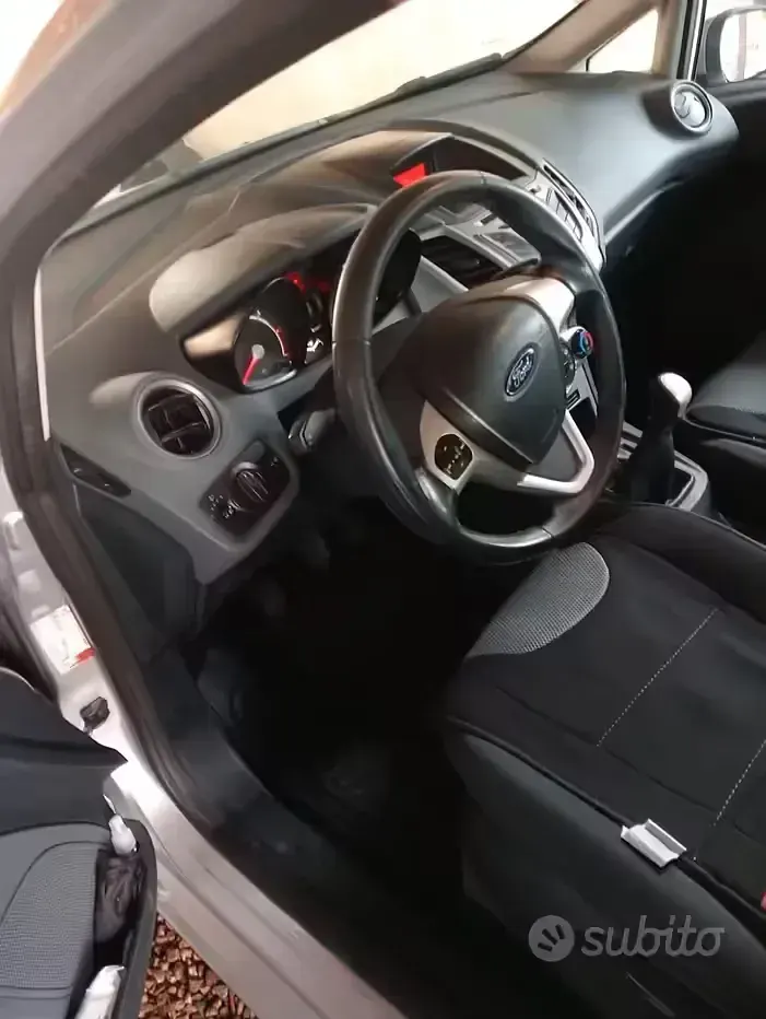 Usata Ford Fiesta 2009 Grigio Berlina