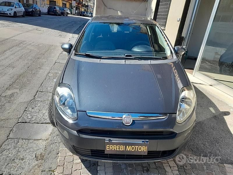 Usata Fiat Punto Dynamic 95 CV (69 kW) 2011 Grigio Utilitaria