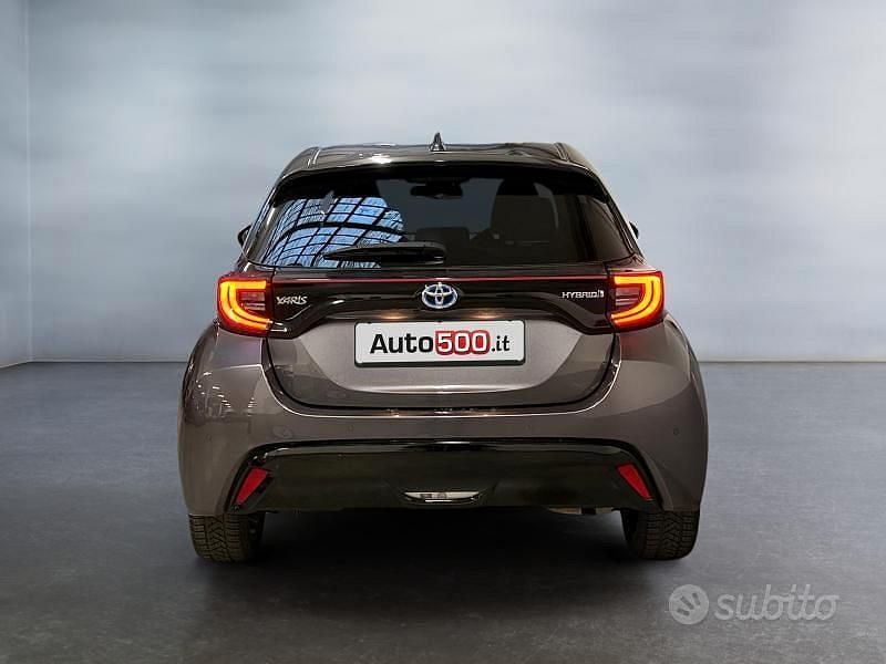 Usata Toyota Yaris Hybrid 92 CV (67 kW) 2021 Grigio Berlina