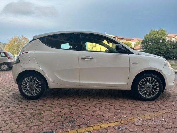 Usata Lancia Ypsilon 2013 Bianco Utilitaria