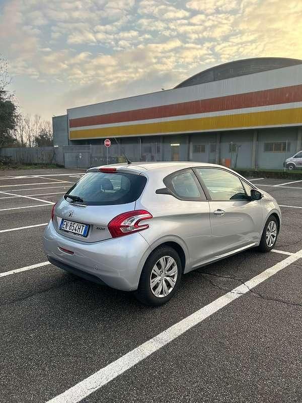 Usata Peugeot 208 Access 68 CV (50 kW) 2012 Utilitaria