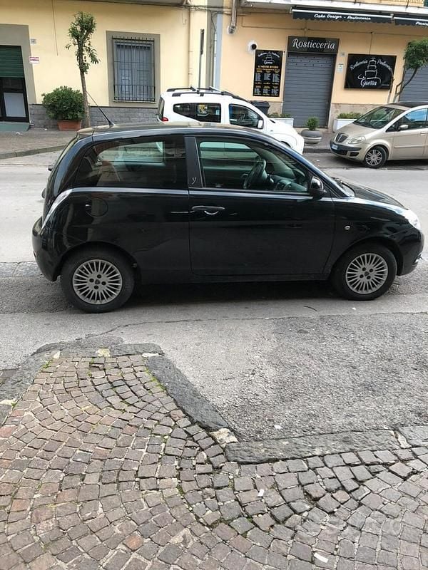 Nero Usata 2010 Lancia Ypsilon Due volumi | 2800 € (Ottimo prezzo) - Immagine 1/4