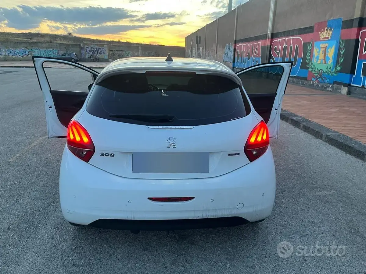 Usata Peugeot 208 75 CV (55 kW) 2022 Bianco Utilitaria
