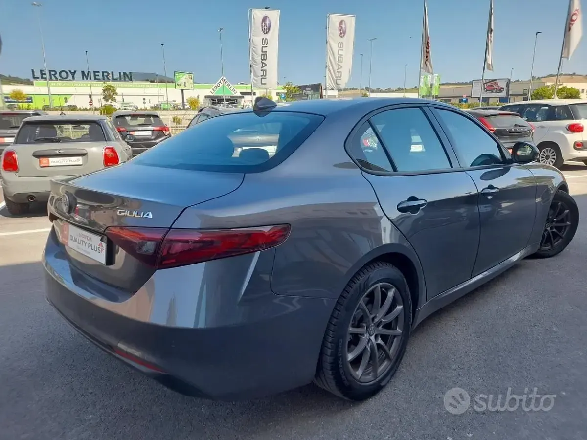 Usata Alfa Romeo Giulia Business 150 CV (110 kW) 2017 Grigio Berlina