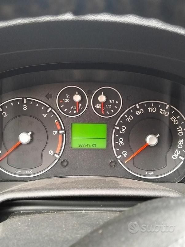 Usata Ford Fusion 2008 Blu Utilitaria