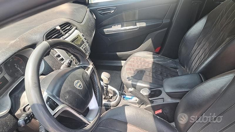 Usata Lancia Delta 90 CV (66 kW) 2010 Blu Utilitaria
