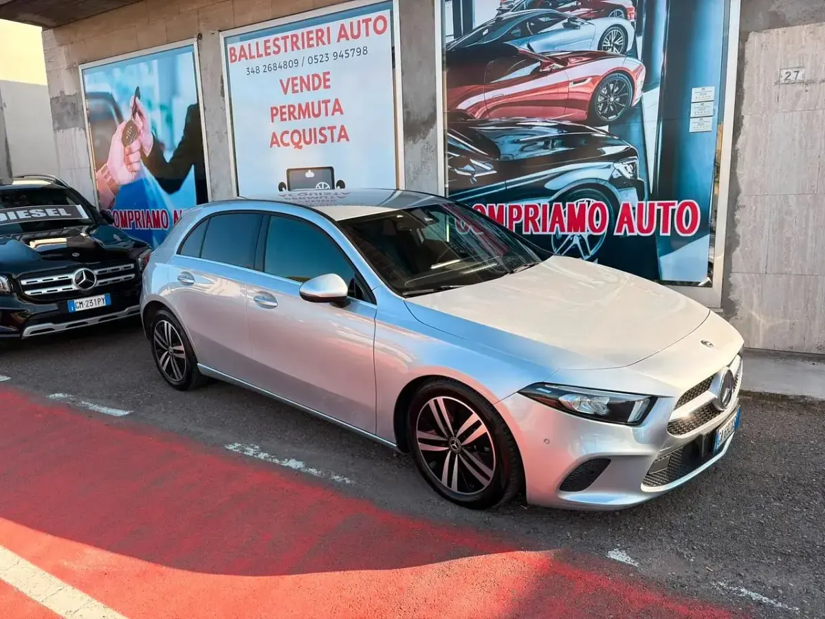 Usata Mercedes A180 Business 116 CV (85 kW) 2020 Argento Berlina