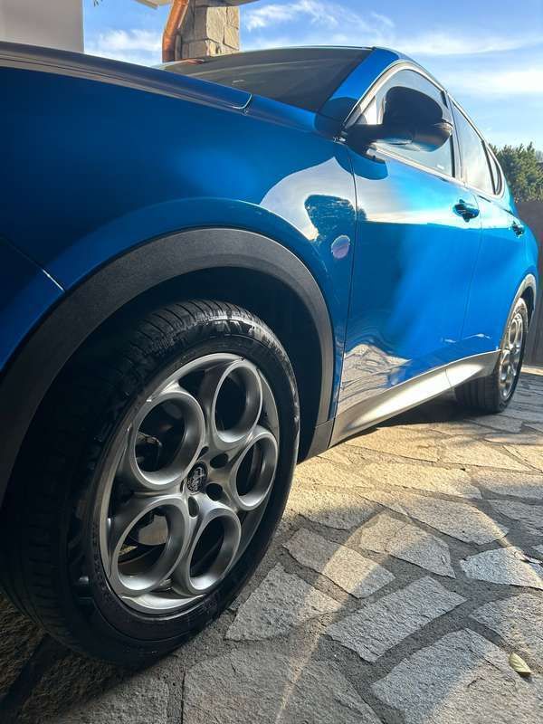 Usata 2023 Alfa Romeo Tonale Super SUV | 29.500 € (Buon prezzo) - Immagine 1/4