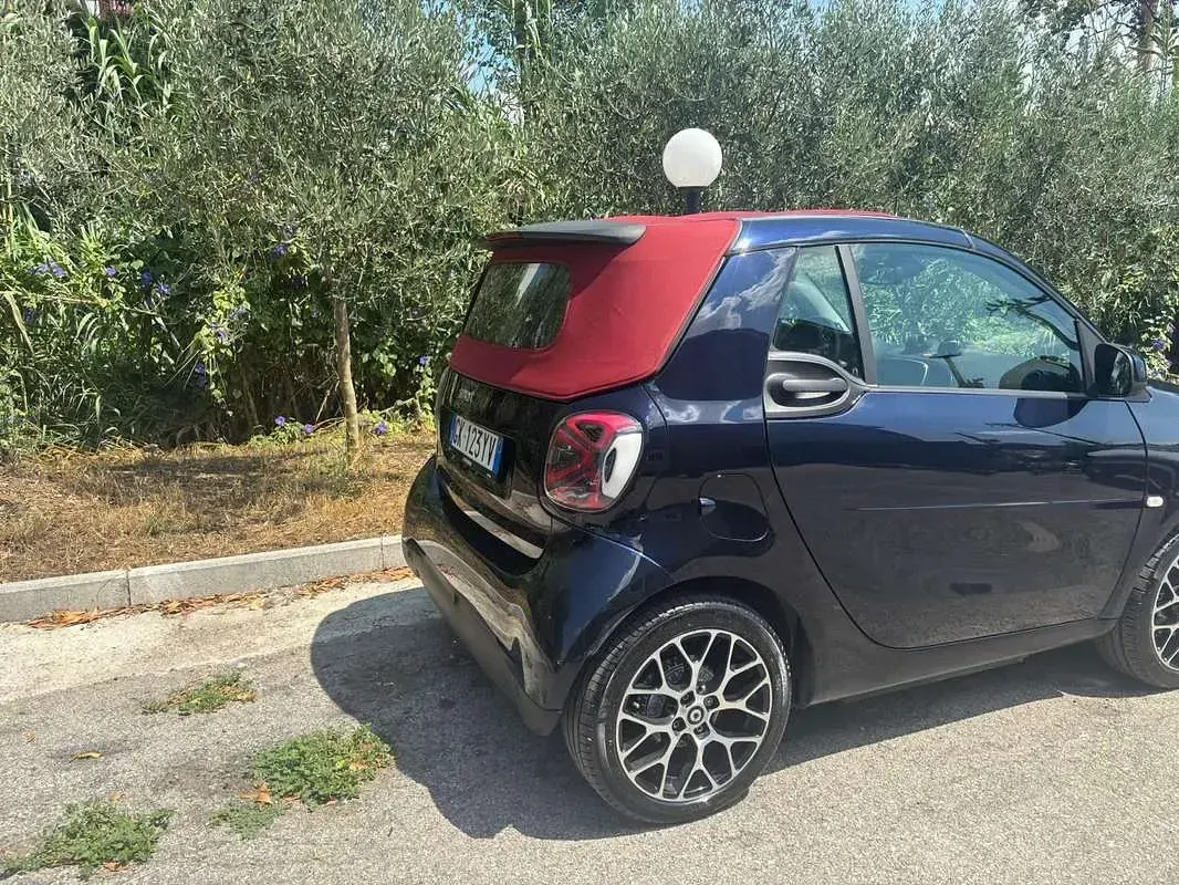 Usata Smart ForTwo Electric Drive 41 kW (56 CV) 2022 Blu/azzurro Cabrio