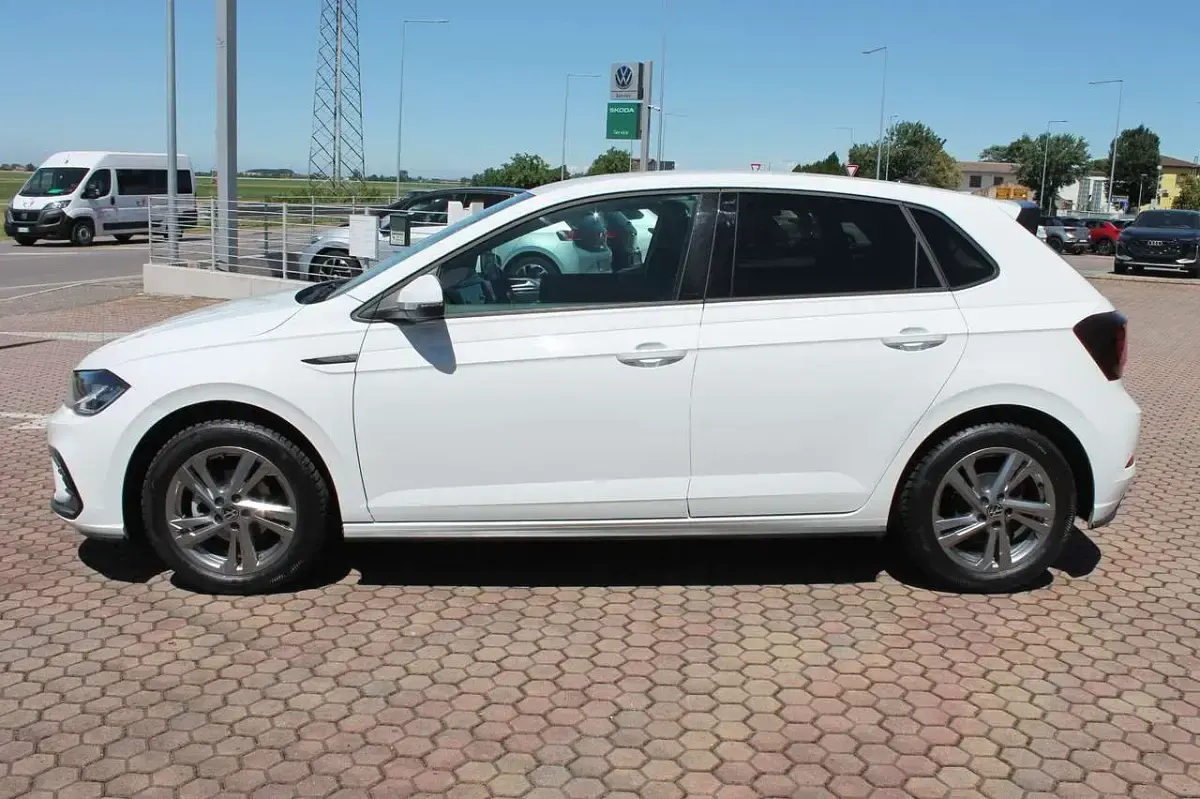 Usata VW Polo R-line 95 CV (69 kW) 2024 Pure white Utilitaria