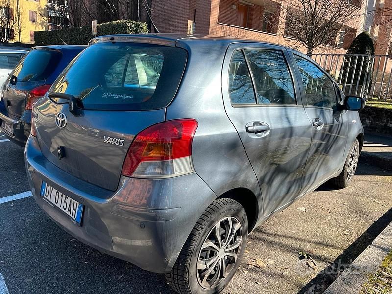 Usata Toyota Yaris 2009 Grigio Utilitaria