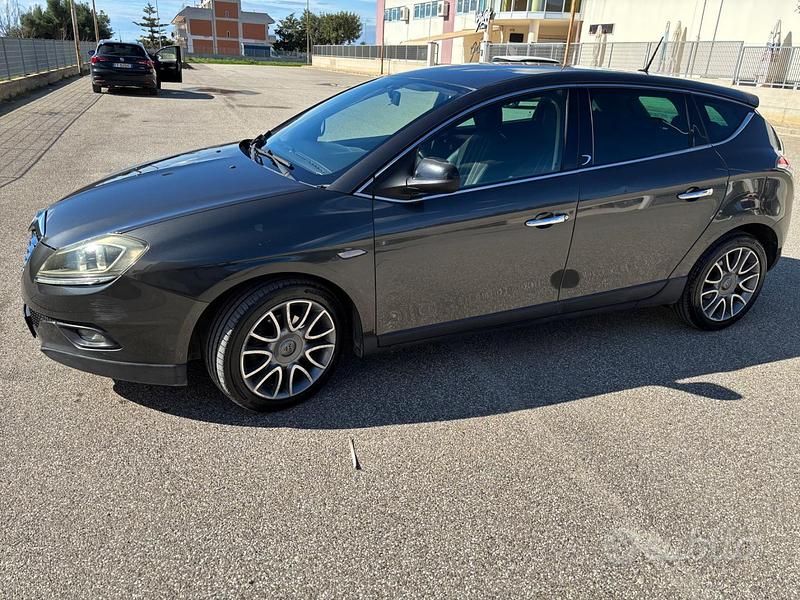 Usata Lancia Delta 120 CV (88 kW) 2012 Utilitaria