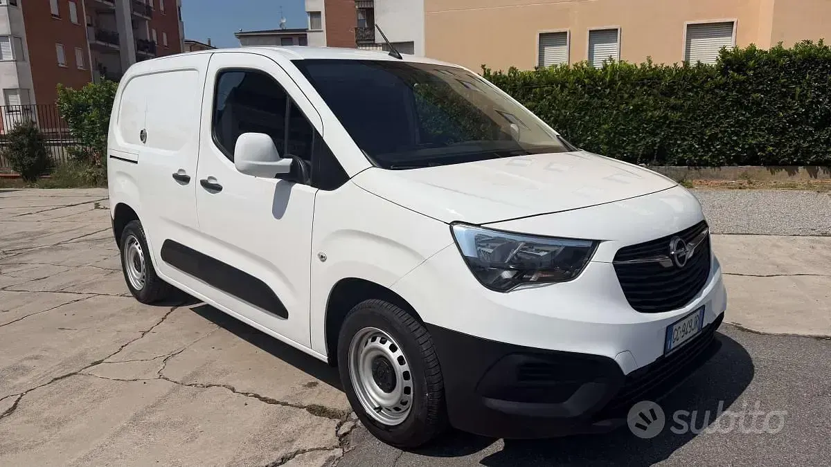 Usata Opel Combo 102 CV (75 kW) 2020 Bianco Monovolume