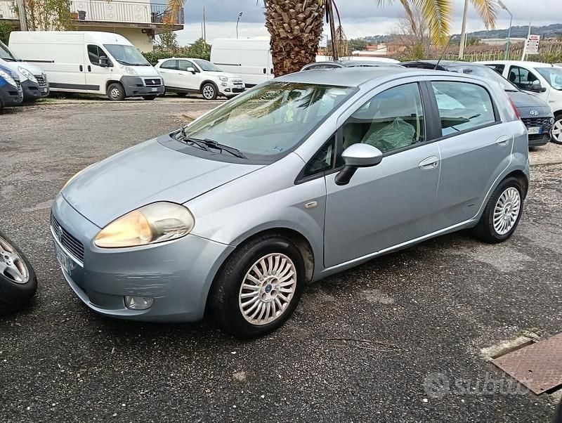 Usata Fiat Grande Punto Dynamic 65 CV (47 kW) 2006 Grigio Utilitaria
