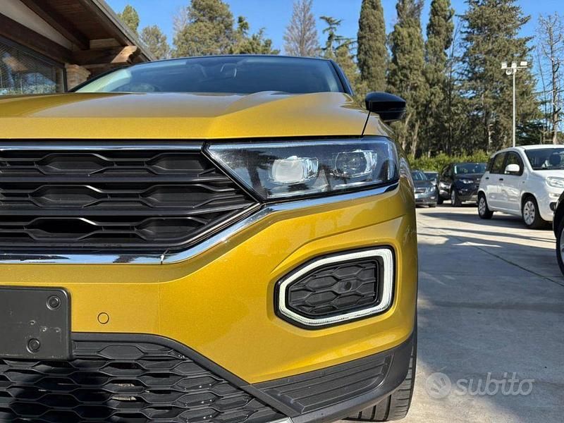 Usata VW T-Roc 116 CV (85 kW) 2019 Oro SUV