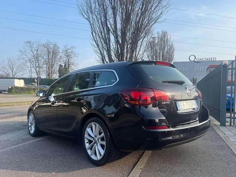 Usata Opel Astra Cosmo 125 CV (91 kW) 2011 Nero Station wagon