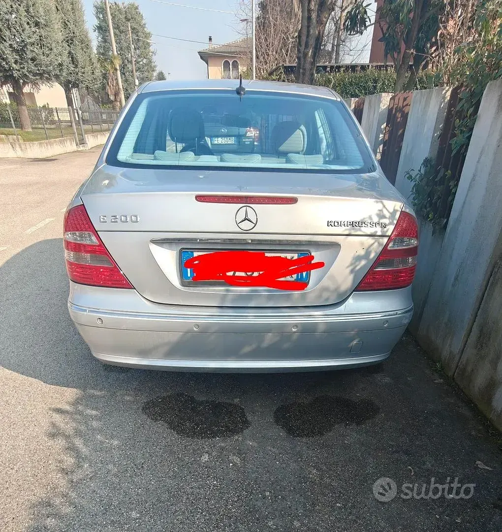 Usata Mercedes E200 Avantgarde 163 CV (119 kW) 2006 Grigio Berlina
